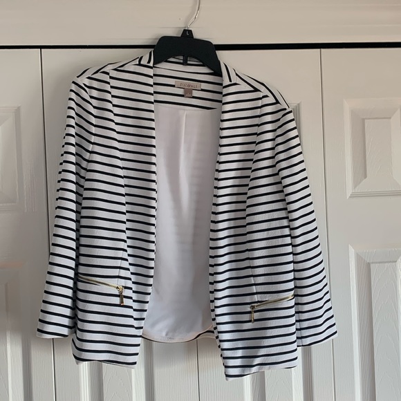 Lightly worn white and black stripe blazer. Size L - Picture 1 of 5